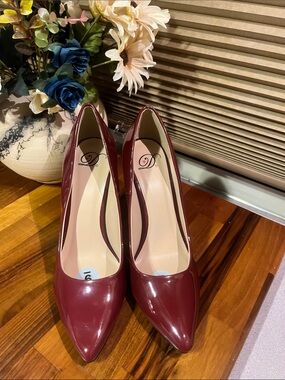 NEW ! Delicious Wine Patent Pointed-Toe Pumps